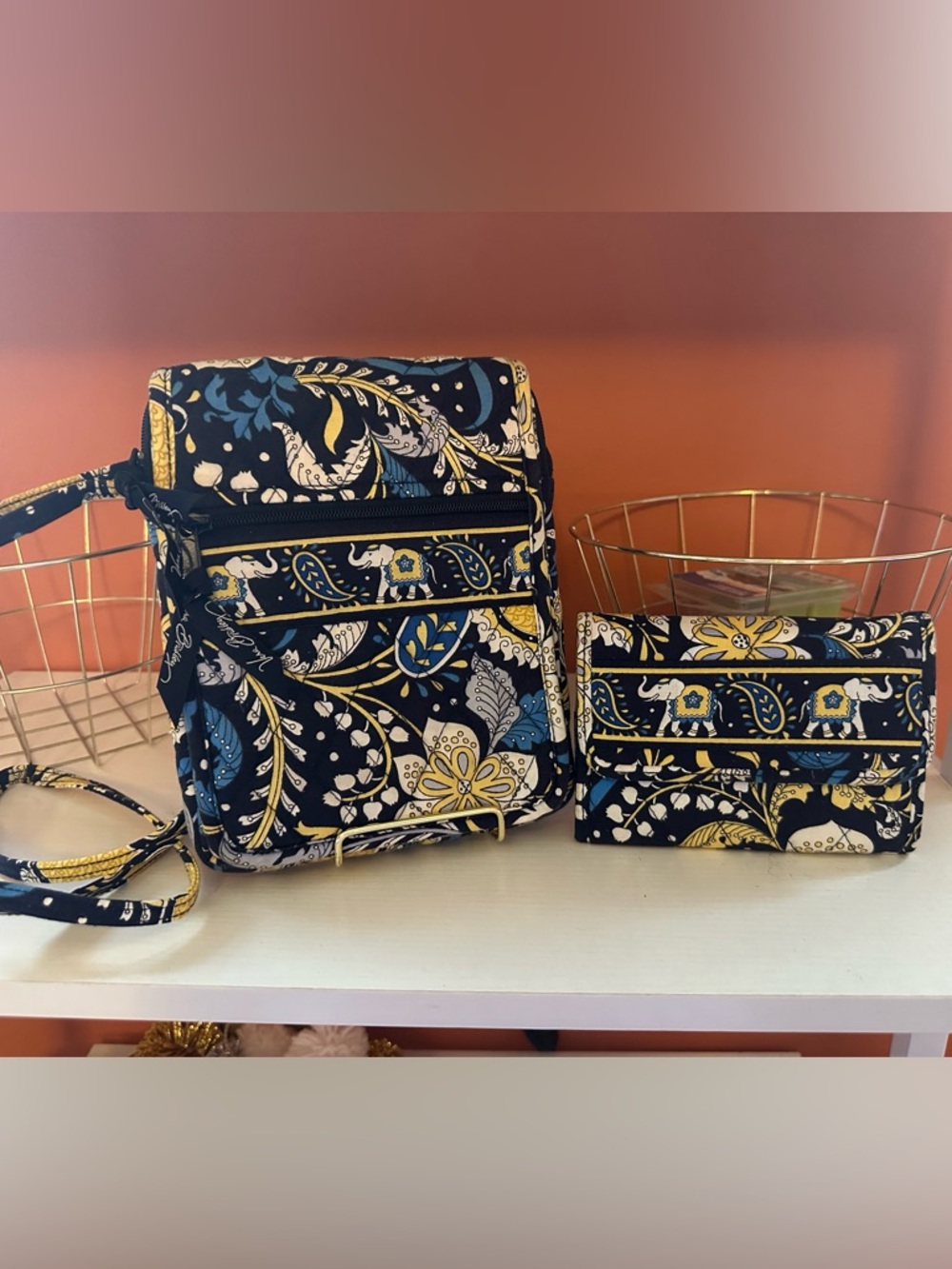VERA BRADLEY Crossbody Bag and Wallet “Elle Blue” retired print(EUC) - Picture 5 of 16